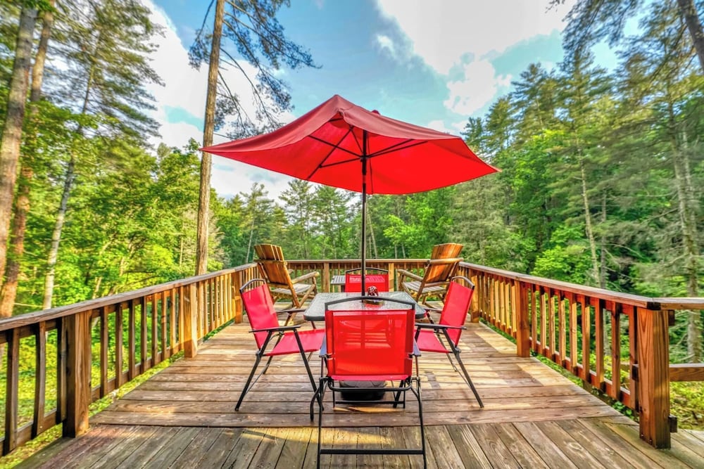 Waterfall Retreat-Private Deck Suite