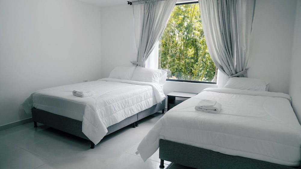 Classic Room, 2 Double Beds, Pool View photo 1
