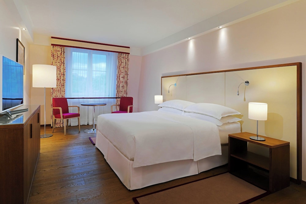Deluxe Room, 1 King Bed, Park View - Photo 2