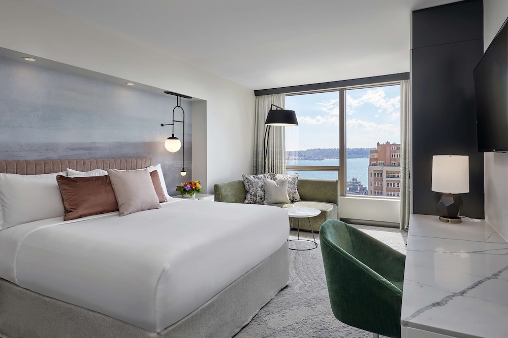 Deluxe Room, 1 King Bed, Bay View