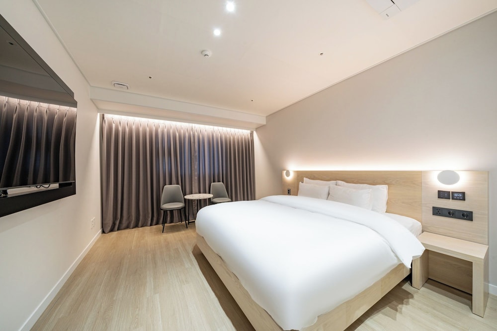 Deluxe View Room - Photo 4