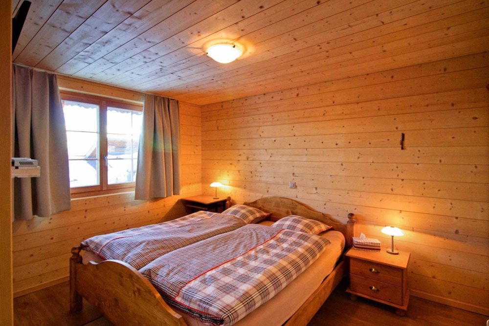 Basic Chalet, Multiple Beds photo 2
