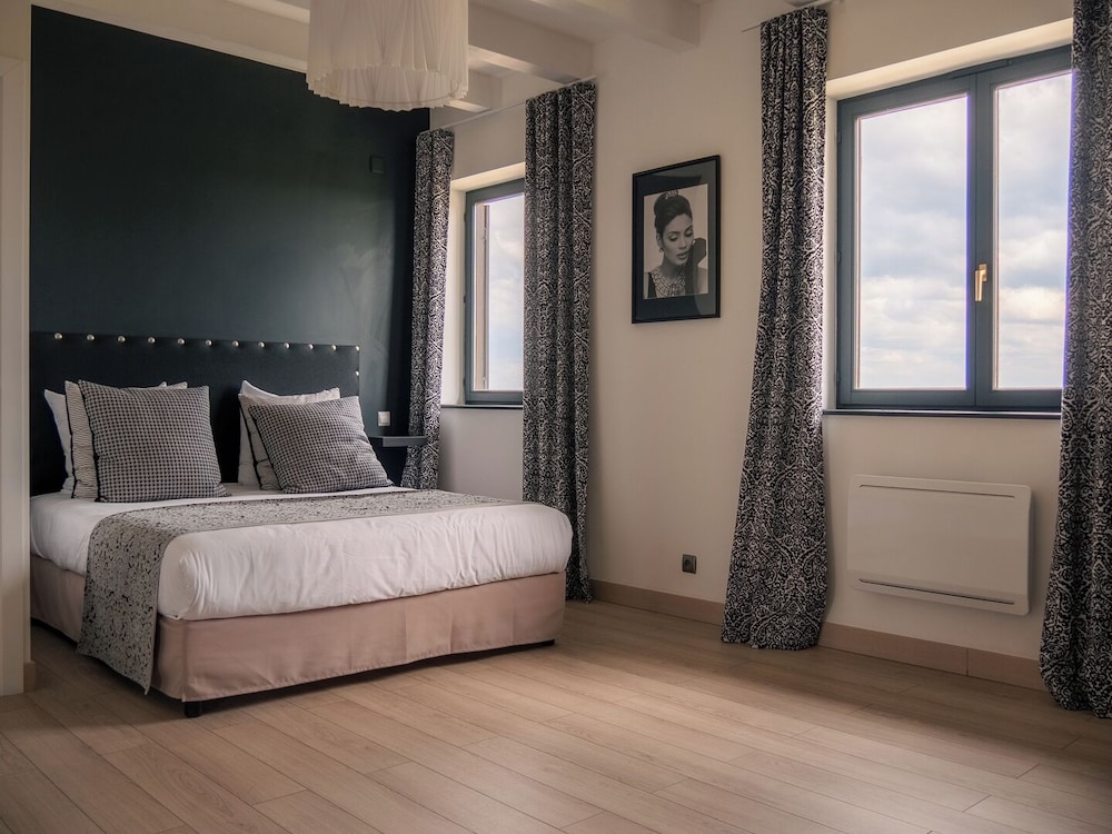 Prestige Suite with Vineyard View