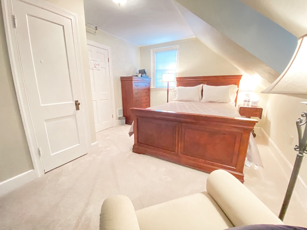 Lincoln Queen Bed