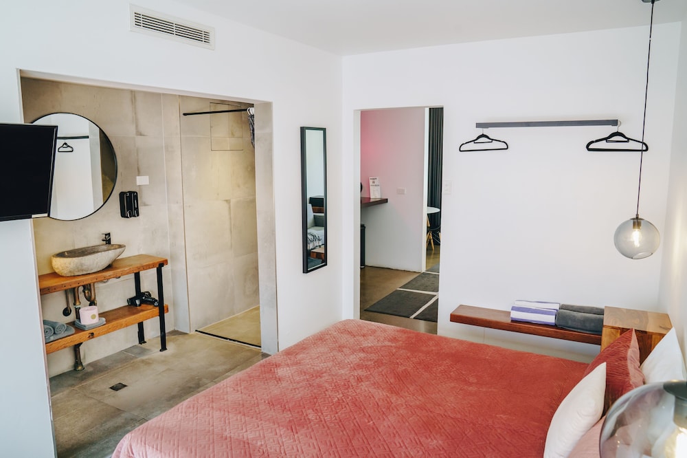 King Suite - Photo 1