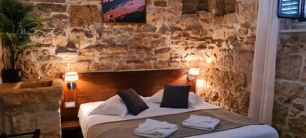 Comfort Room, City View