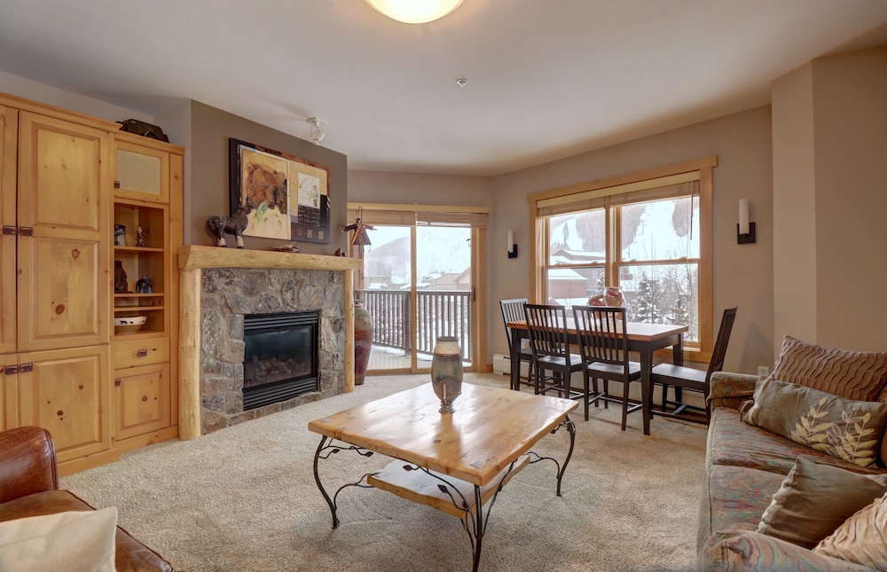 Condo, 3 Bedrooms