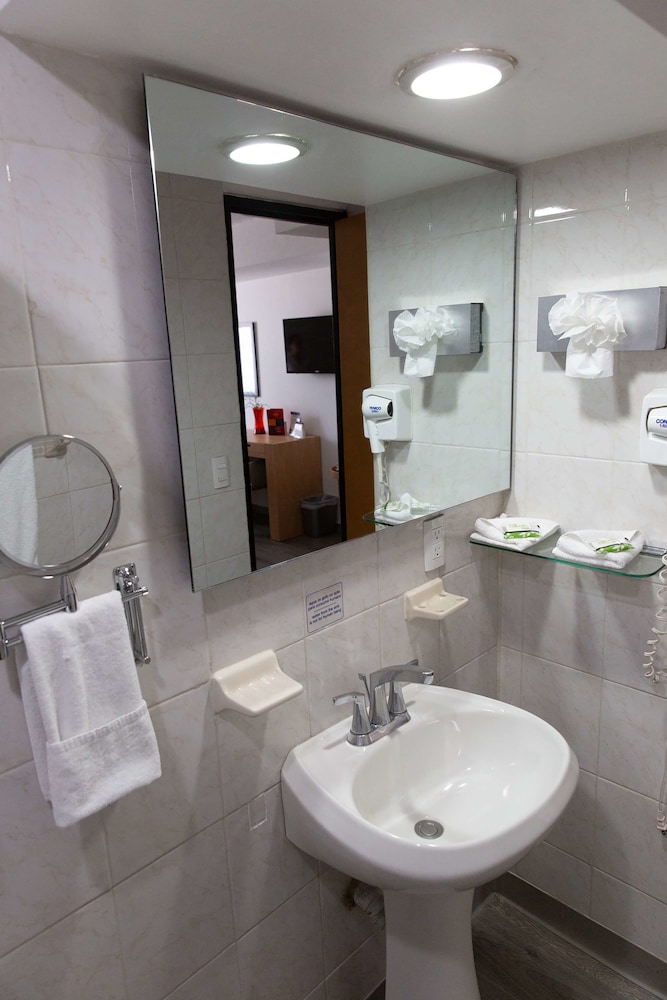 Standard Room, 2 Twin Beds, Non Smoking - Photo 7