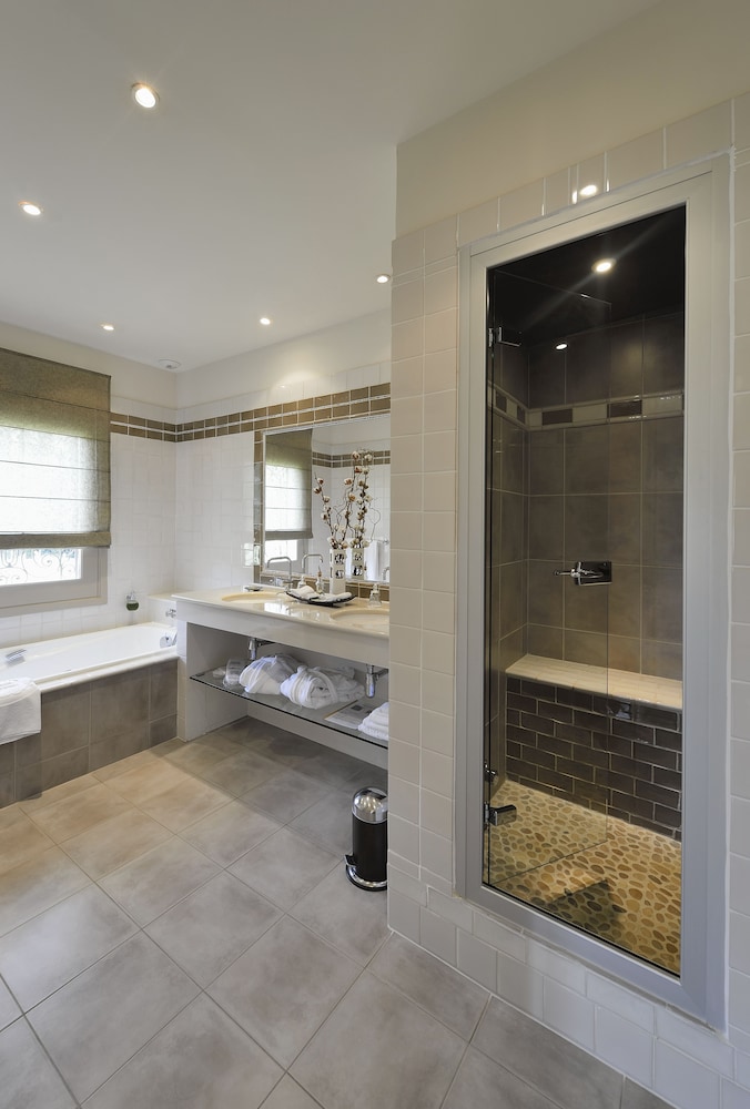 Suite - Photo 2