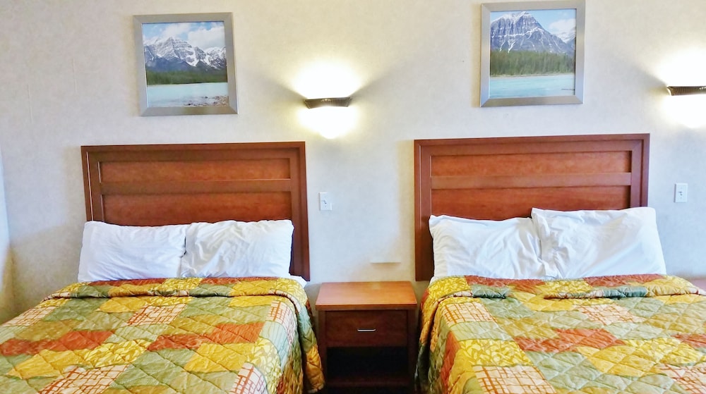 Three Double Beds - Photo 2