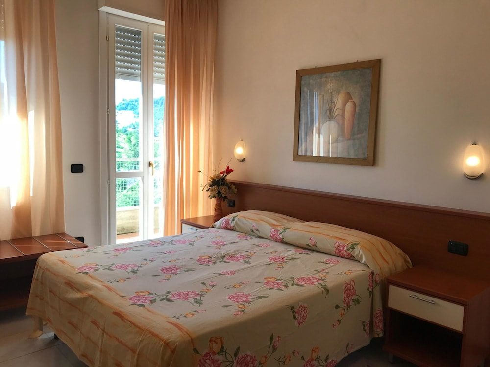 Deluxe Double or Twin Room, Hill View photo 1