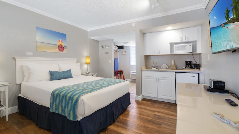 Standard Condo, Kitchenette, Poolside photo 2