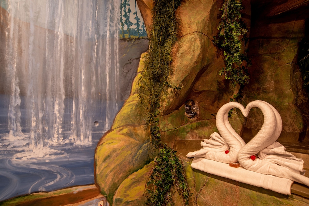 Room (The Meadow) - Photo 2
