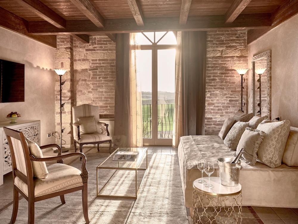 Exclusive Suite photo 1