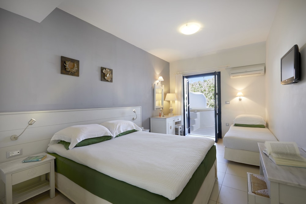 Deluxe Room, Hot Tub, Sea View photo 3