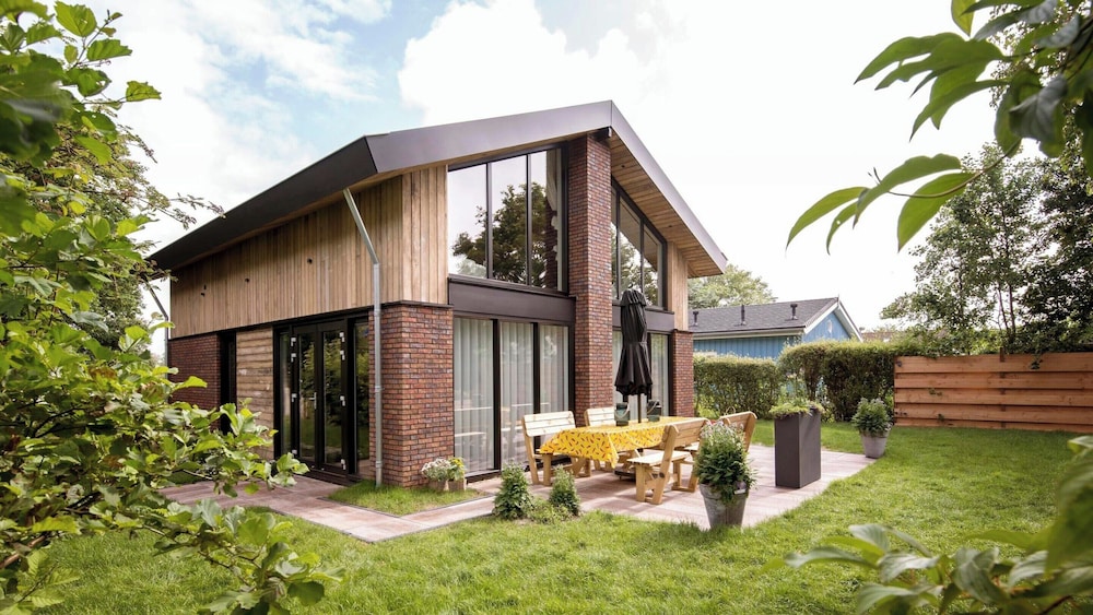 Villa photo 1