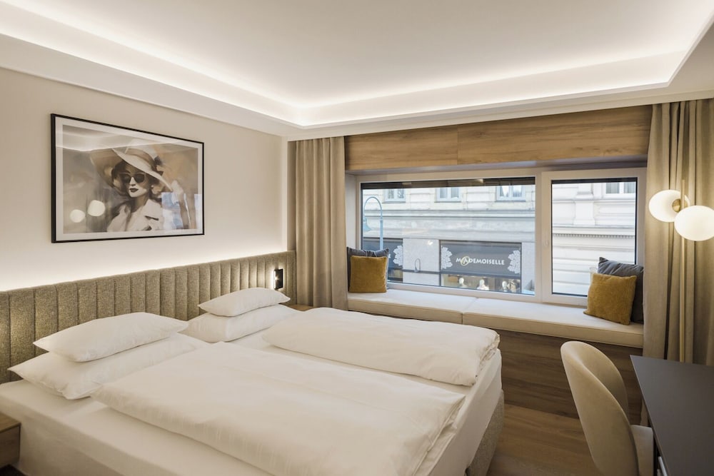 Deluxe Room - Photo 1