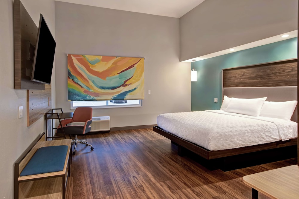 Room, 1 King Bed, Accessible (Hearing) - Photo 3