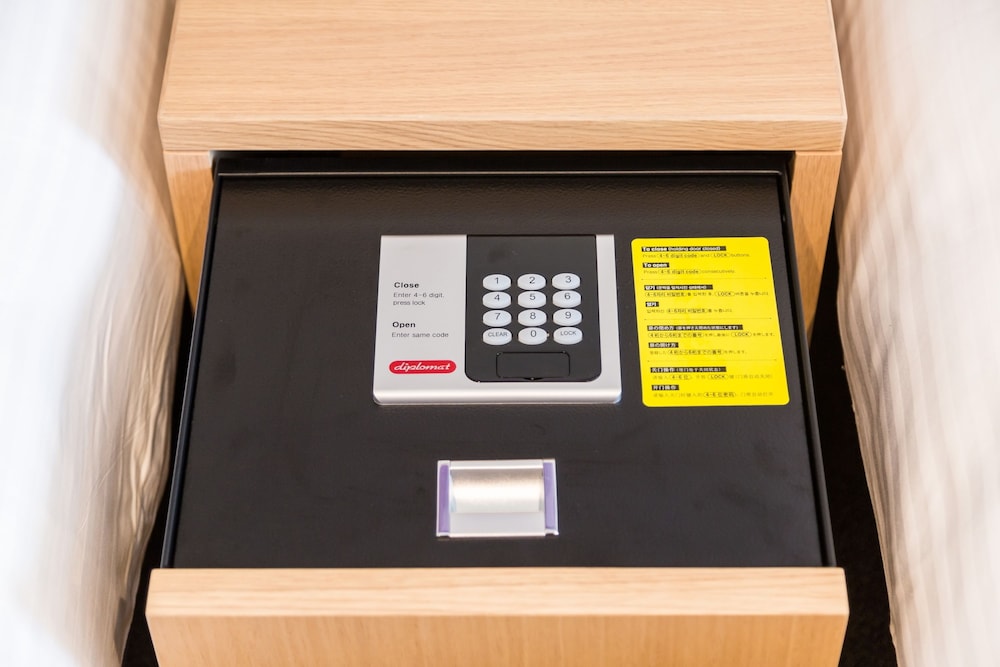 Twin Room For 3 Adults, Non Smoking (Japanese Style, No-Bath Tab) photo 3