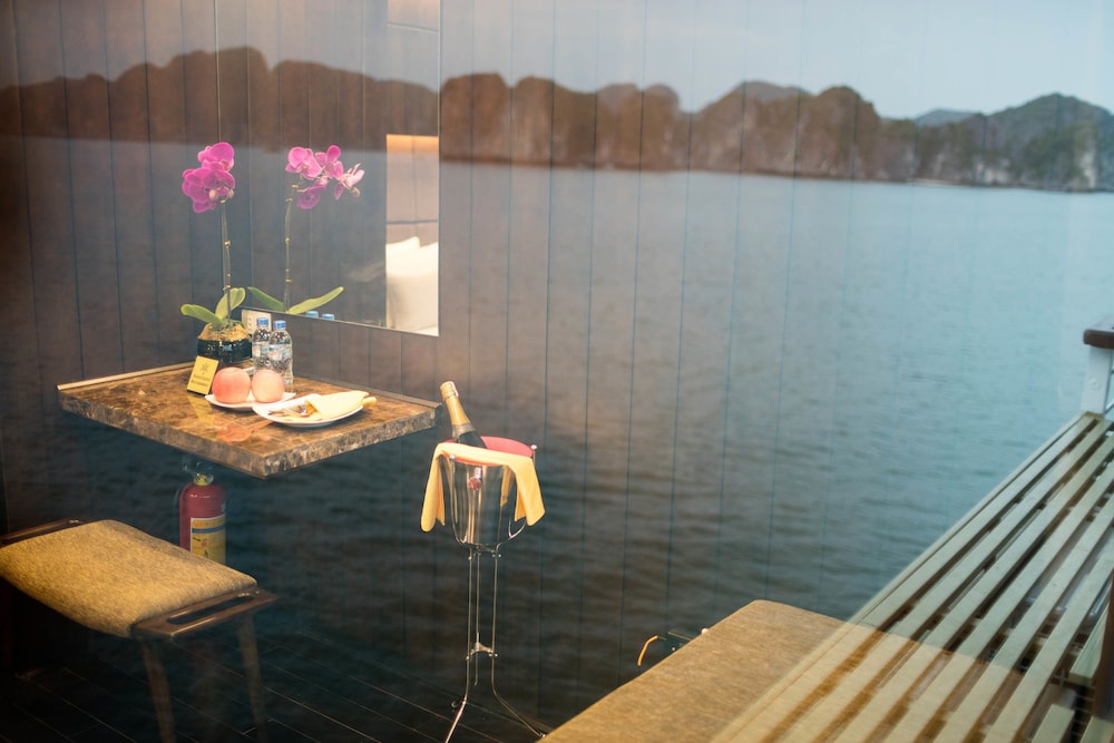 Suite with Private Balcony photo 2