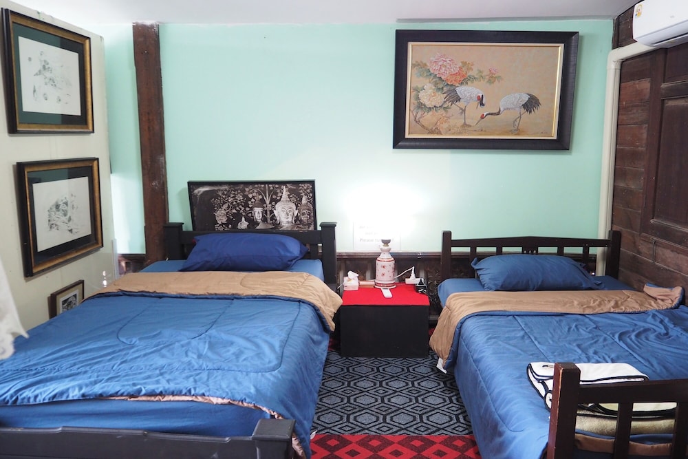 Twin Room, Shared Bathroom photo 3