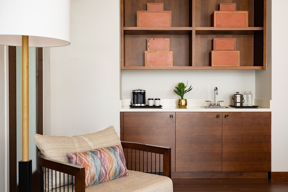 Suite, 1 Bedroom, Bay View - Photo 5