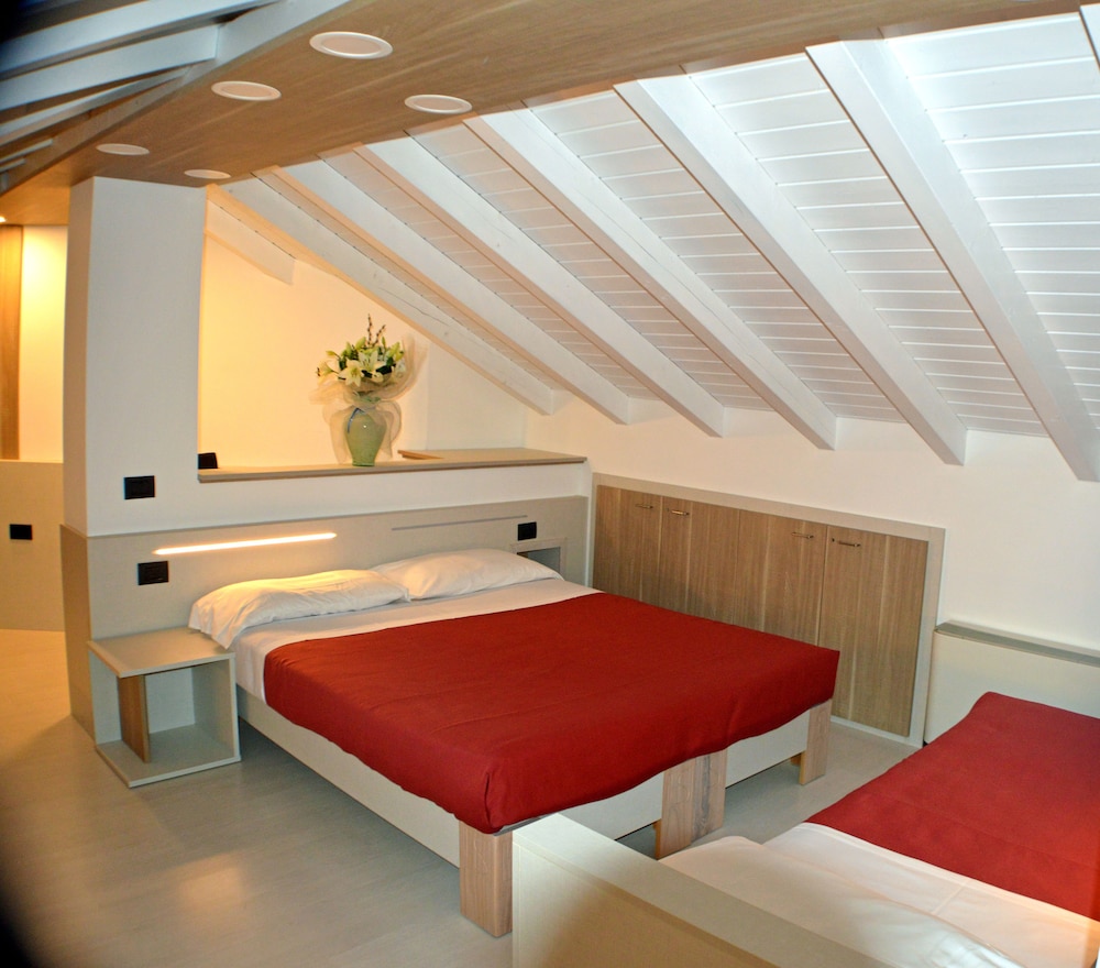 Room (Quintuple) photo 2