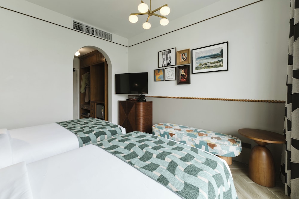 Superior Room, Pool Access - Photo 7
