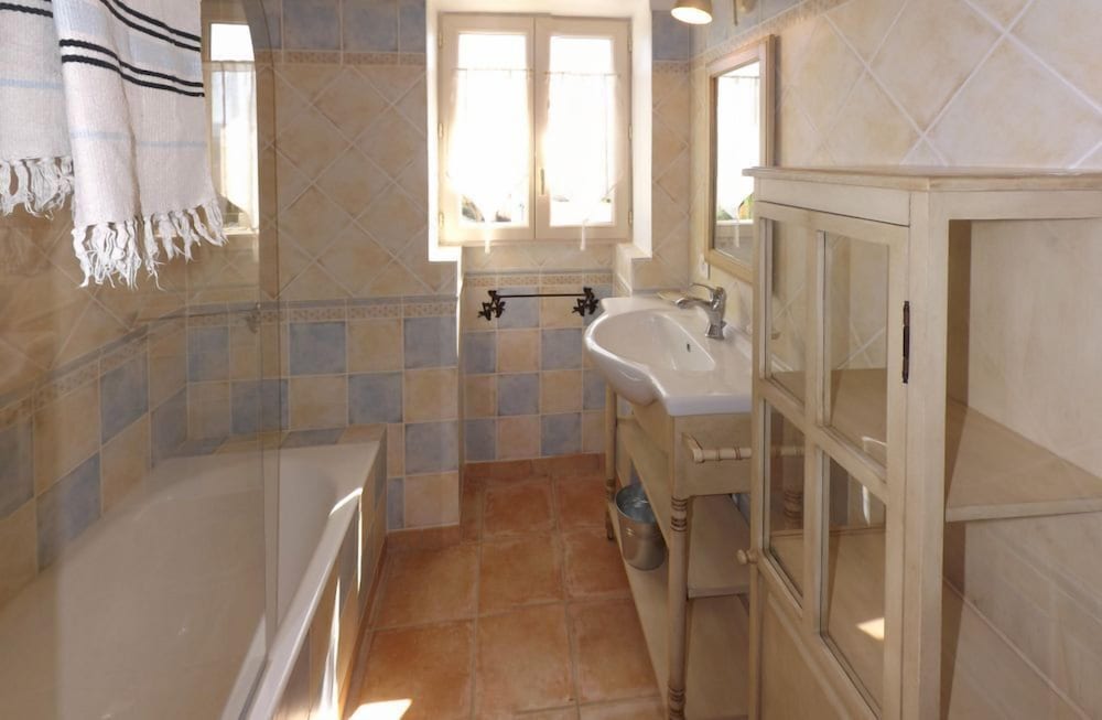 Comfort Room photo 2