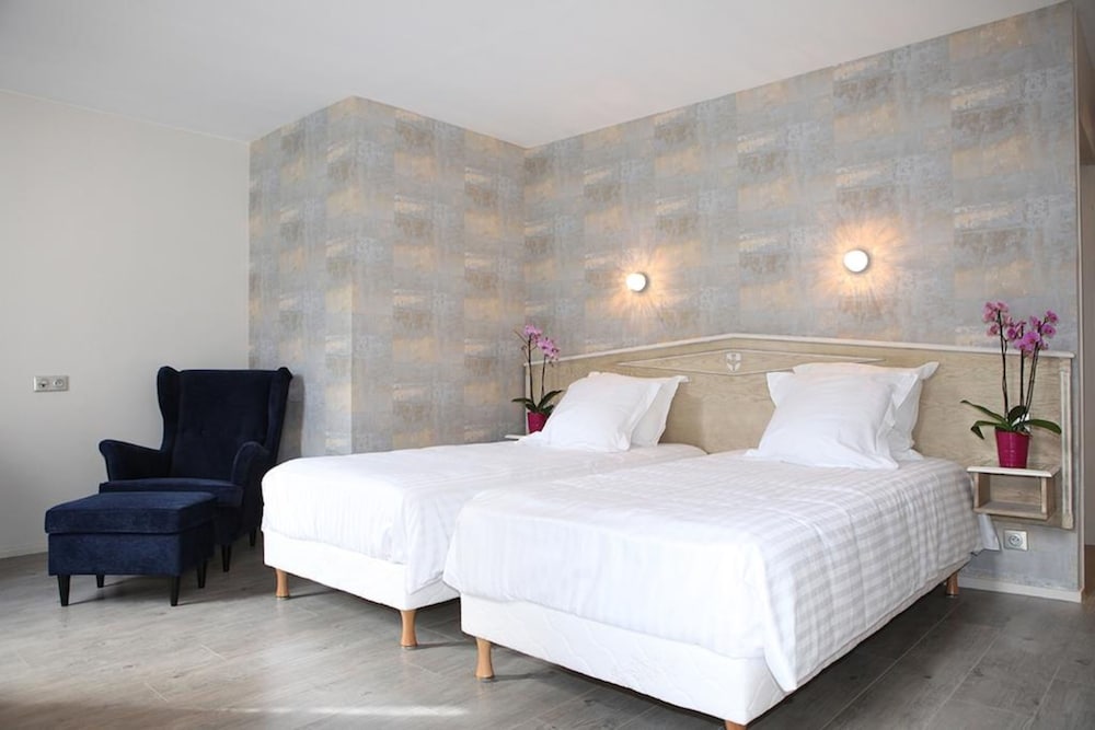 Deluxe Double Room - Photo 12