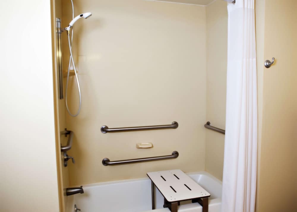 Room, 1 King Bed, Accessible, Non Smoking - Photo 3