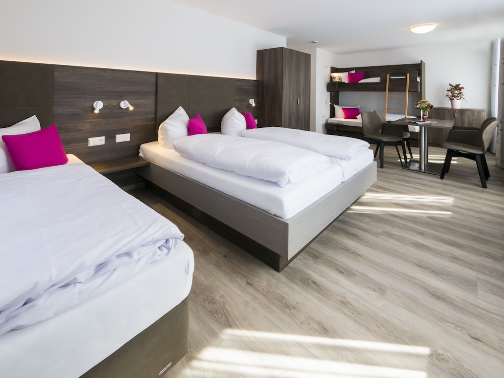 Quintuple Room "Deluxe" photo 1