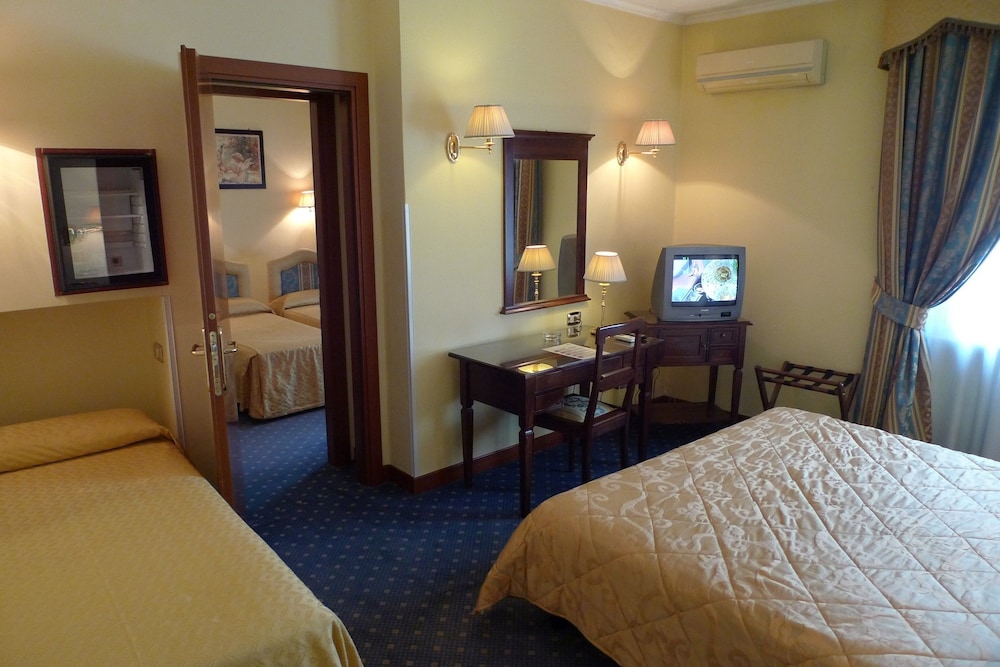 Comfort Quadruple Room, Multiple Beds, Connecting Rooms photo 1