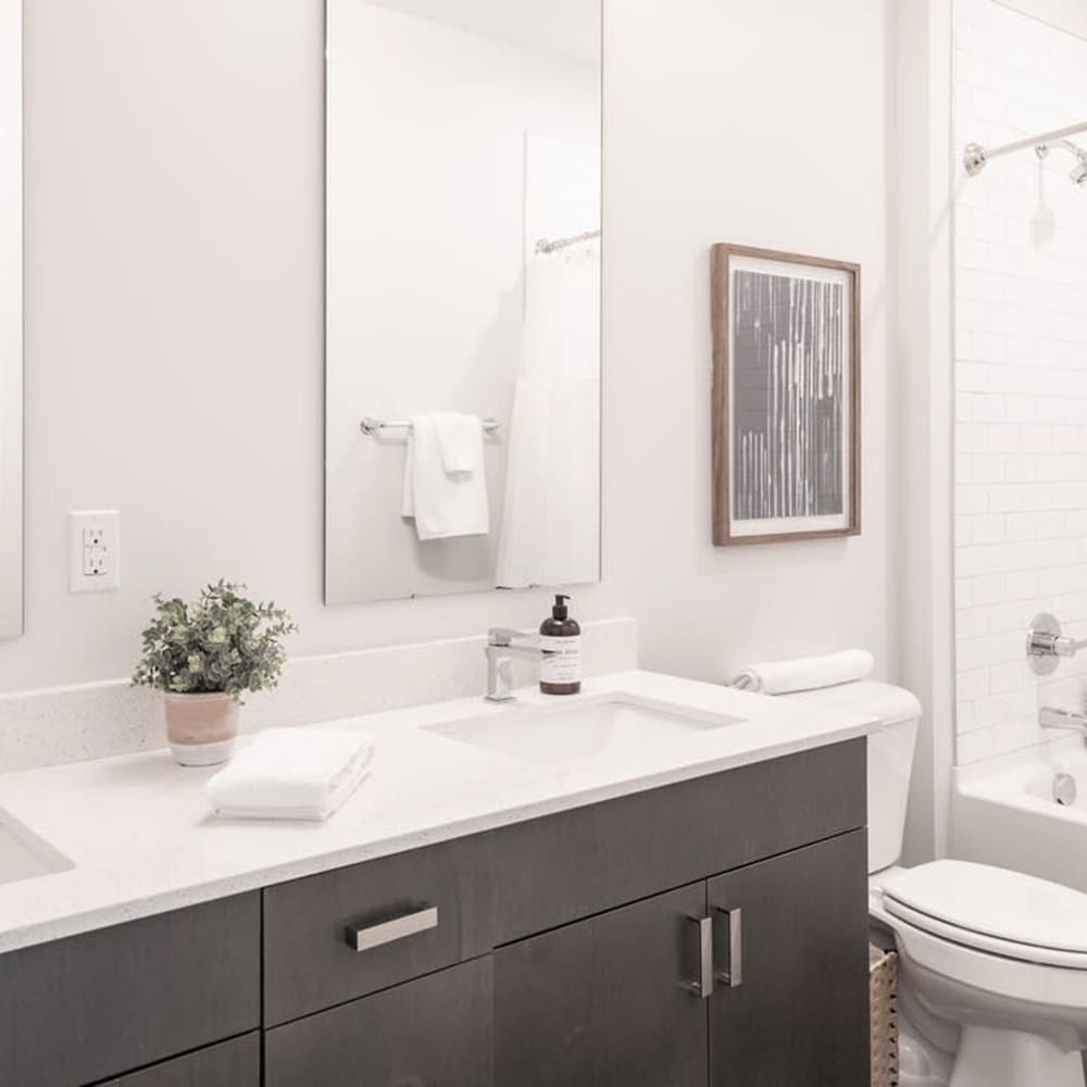 Cozysuites Wspaniałe mieszkanie z 3 sypialniami w centrum Cincinnati, Zdjęcie 45