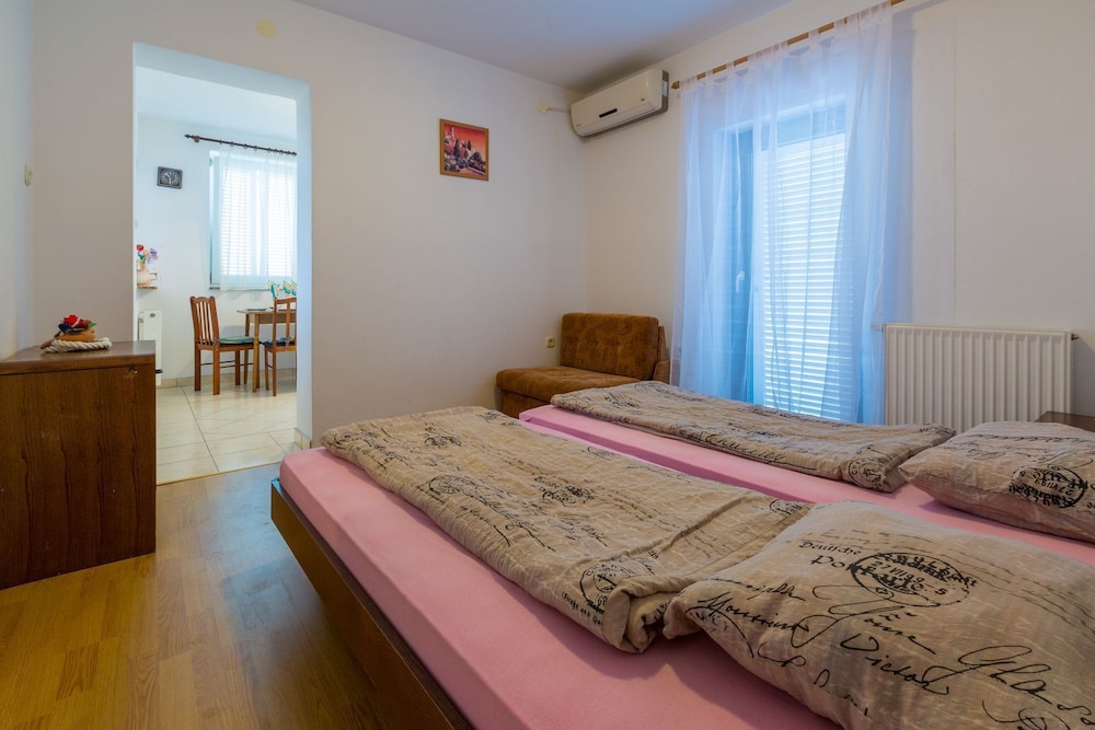 Apartment (A2)