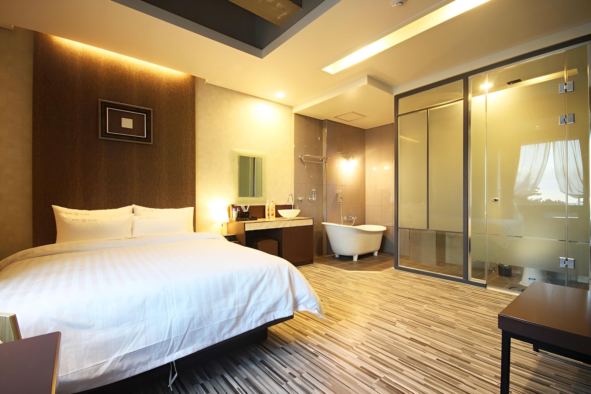 Room (DELUXE) - Photo 1