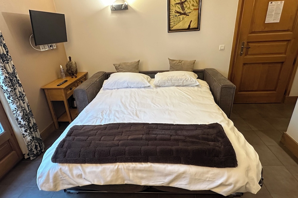 Family Apartment, Multiple Bedrooms (Vallorcine Buet 01 ski in / ski out) Family Apartment, Multiple Bedrooms (Vallorcine Buet 01 ski in / ski out)