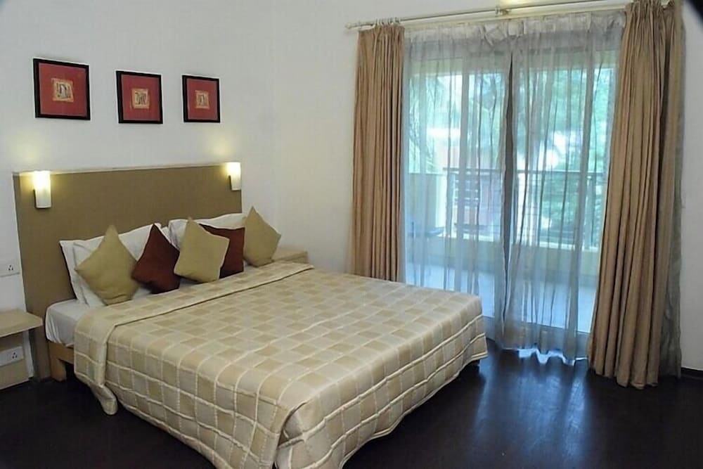 Suite - Photo 1