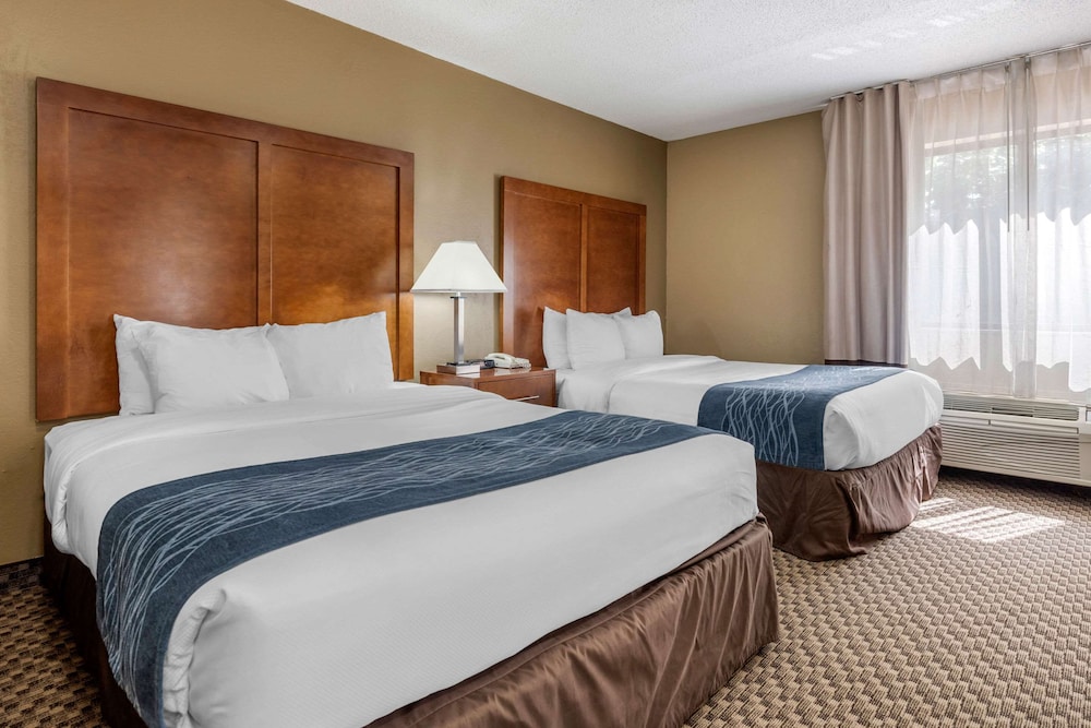 Standard Room, 2 Queen Beds, Non Smoking - Photo 6