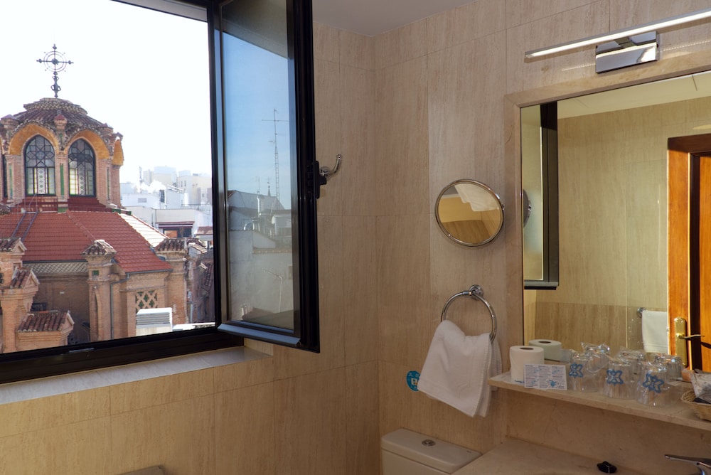 Double or Twin Room - Photo 8