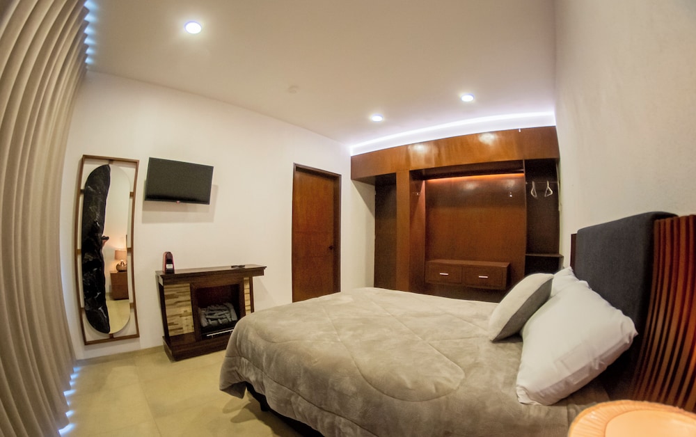 Comfort Room, Balcony, Garden View photo 1