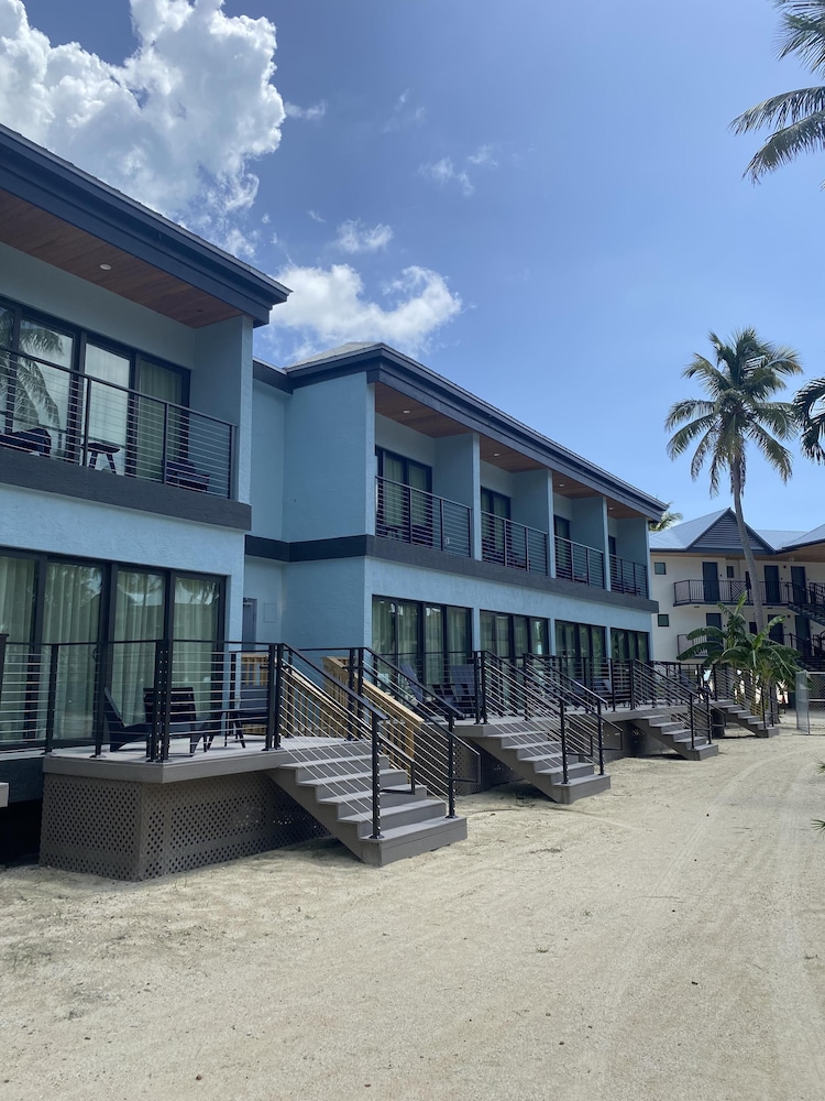 Standard King With Sleeper Sofa