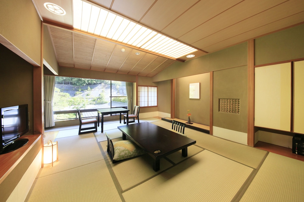 Japanese Style Room with Shared Bathroom