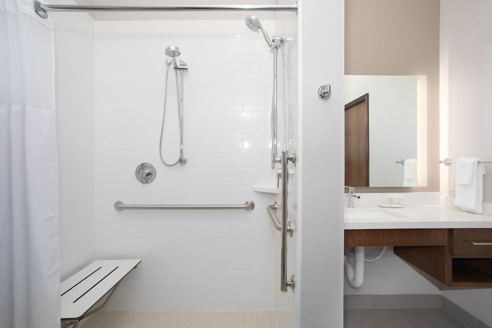 Suite, 2 Bedrooms, Accessible, Kitchen (Communications) photo 3