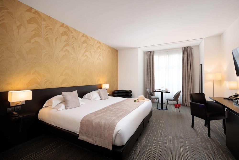 Superior Room, 1 King Bed, Non Smoking (Extra bed on request) - Photo 1