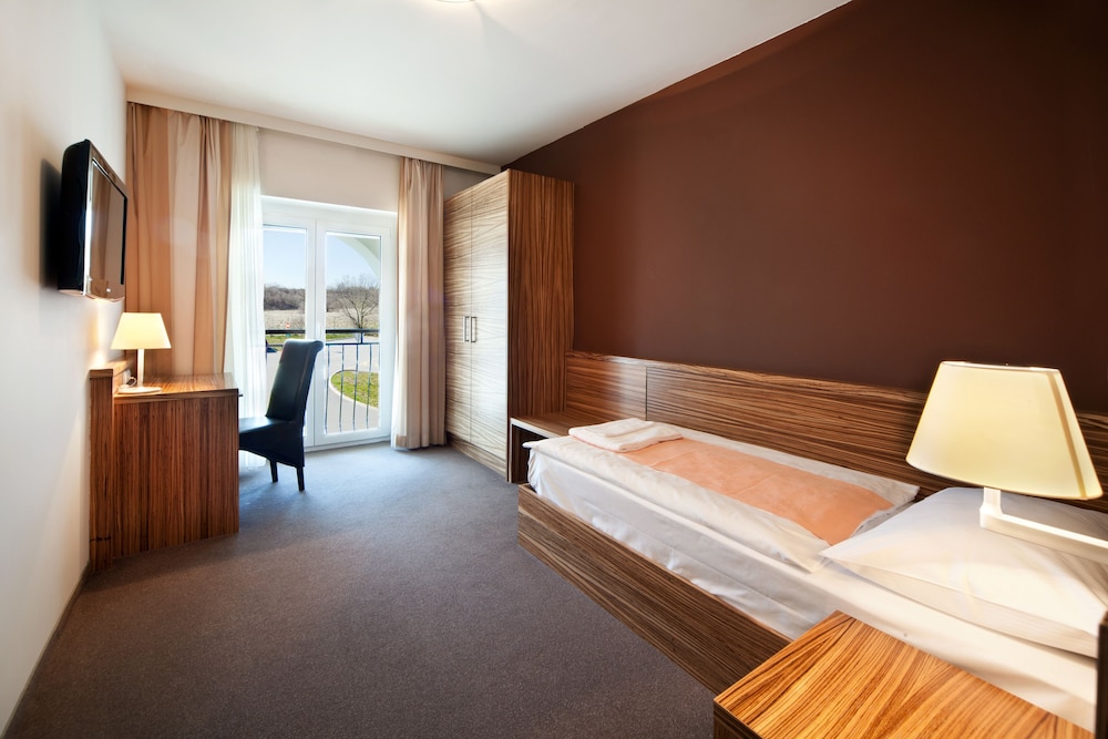 Standard Triple Room photo 2