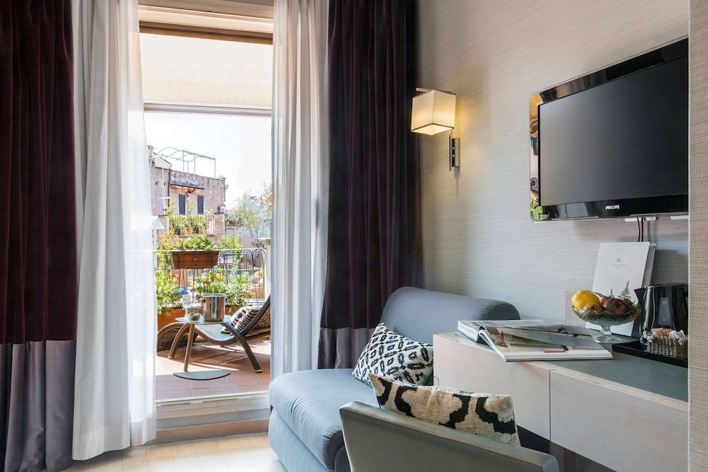 Deluxe Double or Twin Room with Terrace, City View photo 2