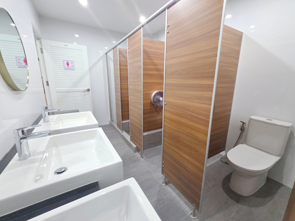 Family Room with Shared Bathroom photo 2