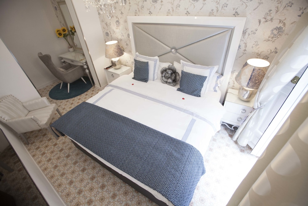 Deluxe Suite photo 3
