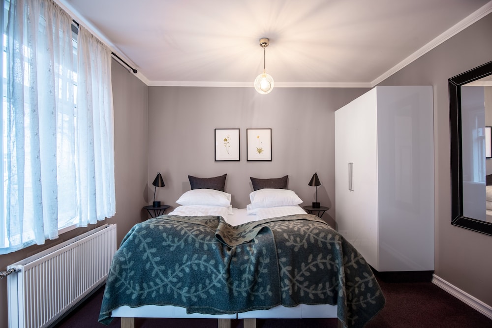 Apartment, 3 Bedrooms - Photo 6